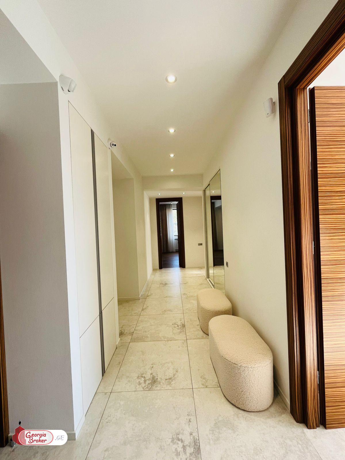 nearly repaired 6-room apartment for sale